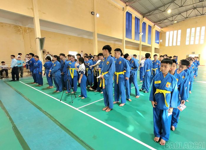 Các đoàn vận động viên tham dự giải đấu.