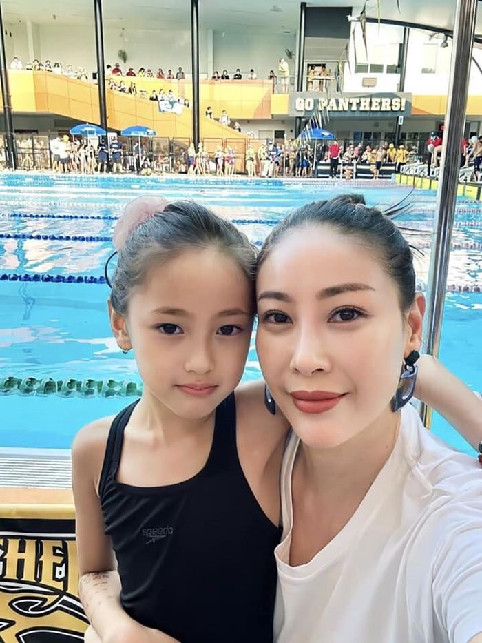 Viann có năng khiếu bơi lội, từng giành huy chương.