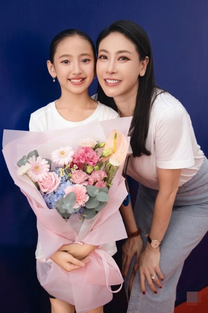 Con gái Hà Kiều Anh xinh đẹp, thần thái giống mẹ hoa hậu.