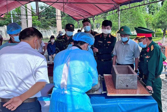 Phó Chủ tịch UBND tỉnh Đinh Văn Tuấn trực tiếp theo dõi, chỉ đạo công tác lấy mẫu hài cốt liệt sĩ