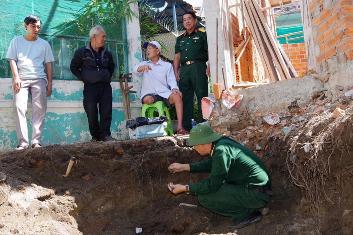 Phòng Chính trị (Bộ CHQS tỉnh Lâm Đồng) tổ chức gặp mặt nhân chứng và khảo sát mộ liệt sĩ