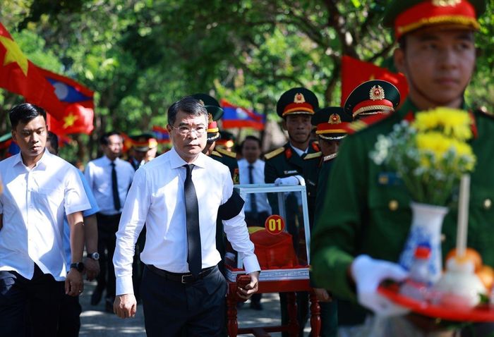 Thủ tướng Lê Minh Hưng dự Lễ truy điệu hài cốt liệt sĩ Quân tình nguyện và chuyên gia Việt Nam, tại Nghĩa trang Liệt sĩ Quốc gia Đường 9 (Quảng Trị)