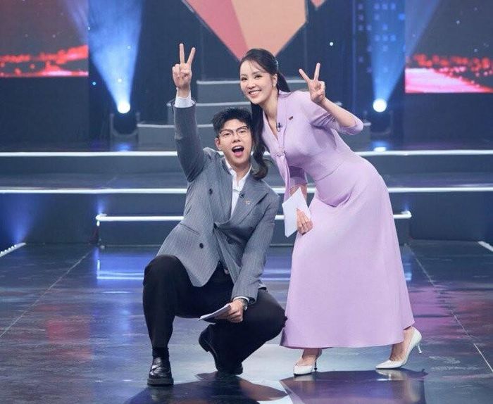 Cả 2 đều là học sinh của trường chuyên Nguyễn Huệ.