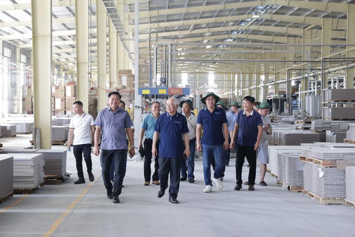 Đoàn công tác thăm Công ty CP sản xuất và thương mại gốm sứ Navita