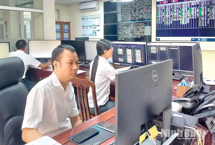 Quản lý vận hành hệ thống lưới điện tại Phòng Điều độ khu vực III, Công ty Điện lực Ninh Bình.