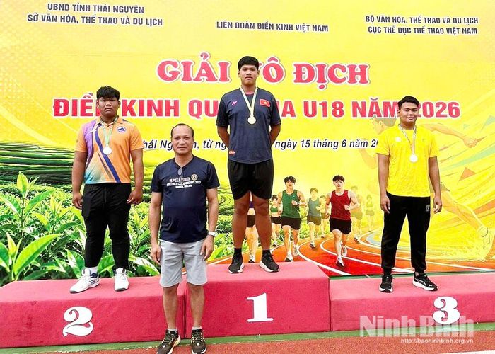 Vận động viên Lại Đức Anh xuất sắc giành 2 Huy chương Vàng nội dung đẩy tạ và ném đĩa lứa tuổi 2009-2010.