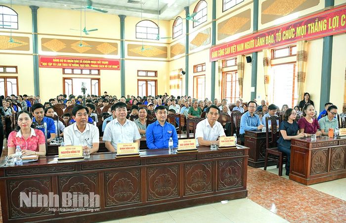 Các đại biểu dự chương trình.
