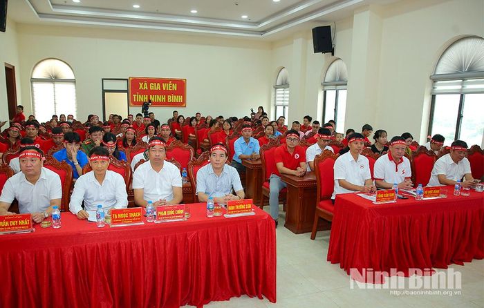 Các đại biểu dự chương trình.