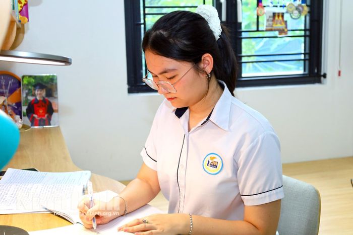 Em Nguyễn Thanh Hà đỗ thủ khoa chuyên Văn, Trường THPT chuyên Lê Hồng Phong trong Kỳ thi vào lớp 10.