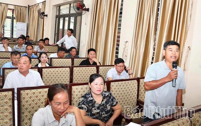 Đại diện các tổ chức đoàn thể, khu dân cư phát biểu, làm rõ những nội dung liên quan trong quá trình triển khai phương án sắp xếp, đổi tên thôn trên địa bàn.