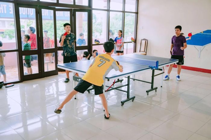 Môn bóng bàn thu hút nhiều thanh thiếu nhi tham gia - Ảnh: TTHĐTTN
