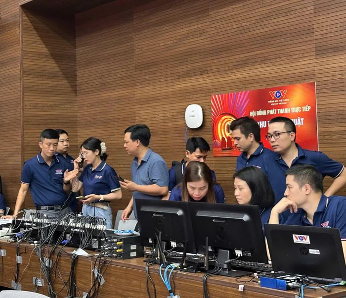 Đội ngũ làm phát thanh Quảng Trị từng bước tiếp cận các phương thức sản xuất âm thanh hiện đại và môi trường truyền thông đa nền tảng - Ảnh: N.B