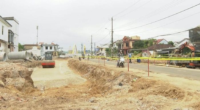 Dự án mở rộng đường Nguyễn Hoàng đạt tiến độ GPMB nhanh, có vai trò của MTTQVN phường Kim Long trong phối hợp vận động tạo sự đồng thuận của Nhân dân