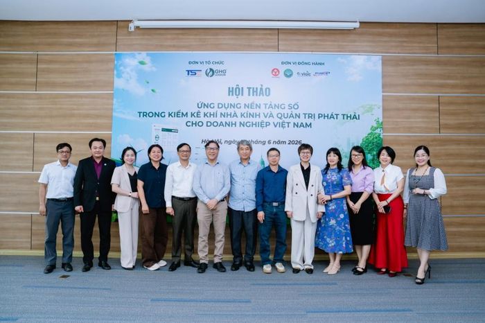 Đại diện các cơ quan quản lý nhà nước, hiệp hội ngành nghề, chuyên gia phát triển bền vững, doanh nghiệp sản xuất, xuất khẩu và các tổ chức hỗ trợ doanh nghiệp tham dự và trao đổi tại Hội thảo