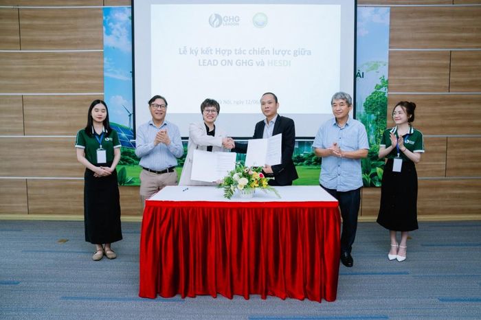Lễ ký kết các biên bản ghi nhớ hợp tác (MOU) giữa các đơn vị trong hệ sinh thái hỗ trợ doanh nghiệp phát triển bền vững, chuyển đổi số và nâng cao năng lực cạnh tranh quốc tế.