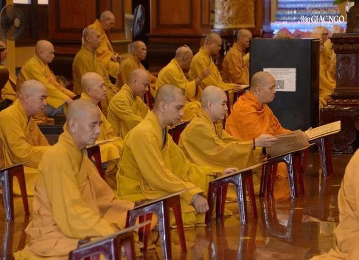 Theo truyền thống Đức Phật chế định, chư Tăng cùng ôn lại giới luật định kỳ