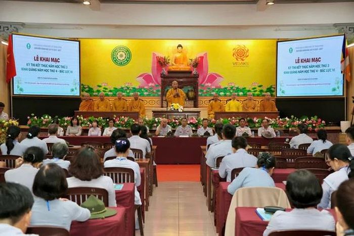 Thượng tọa Thích Phước Nguyên ban đạo từ chứng minh