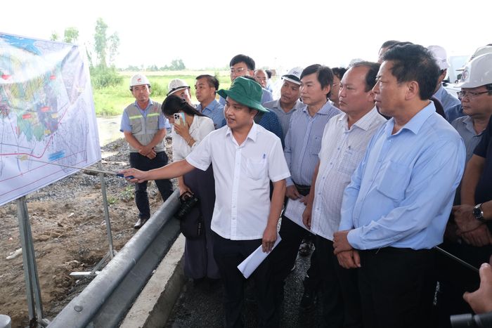 Ban QLDA kiến nghị UBND TP Cần Thơ cho phép sử dụng nguồn cát thương mại từ chi phí dự phòng để bù đắp phần thiếu hụt.