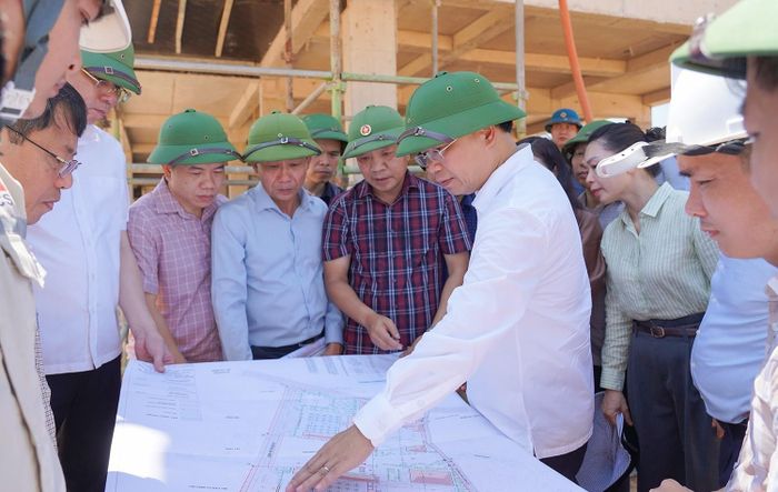 Bí thư Tỉnh ủy Hà Tĩnh Nguyễn Duy Lâm kiểm tra tình hình, tiến độ triển khai đầu tư xây dựng trường nội trú liên cấp tại các xã biên giới đất liền trên địa bàn tỉnh.