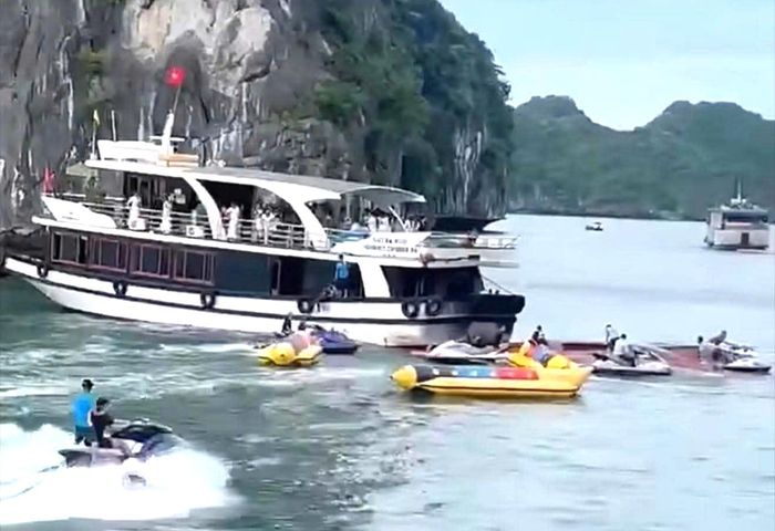 Hiện trường vụ chìm tàu tại vịnh Lan Hạ ngày 14/6.