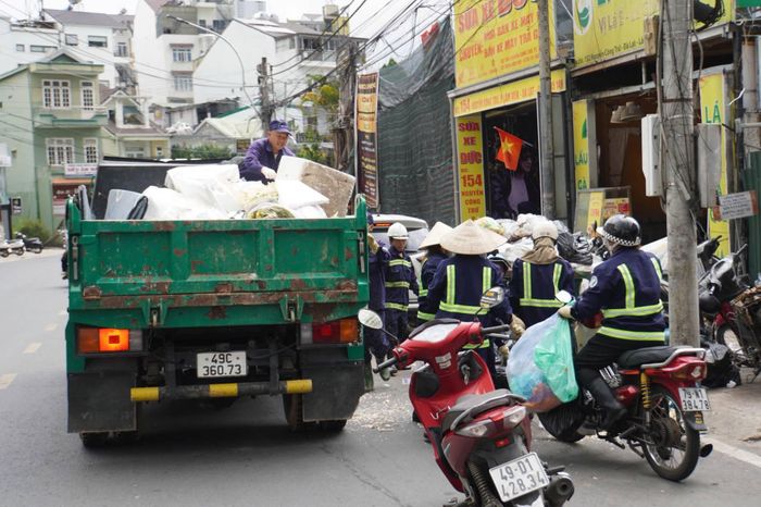 Đẩy nhanh tiến độ thu gom rác thải, góp phần giữ gìn cảnh quan đô thị Đà Lạt xanh - sạch - đẹp