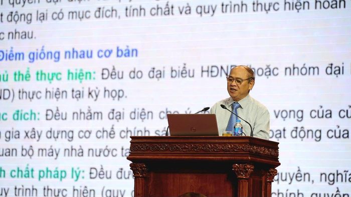 Báo cáo viên chia sẻ với các học viên tại hội nghị
