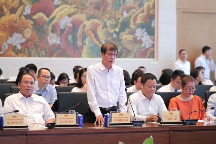 Quyền Tổng Biên tập Báo Sài Gòn Giải Phóng Nguyễn Khắc Văn phát biểu tại cuộc gặp mặt. Ảnh: Hồ Long