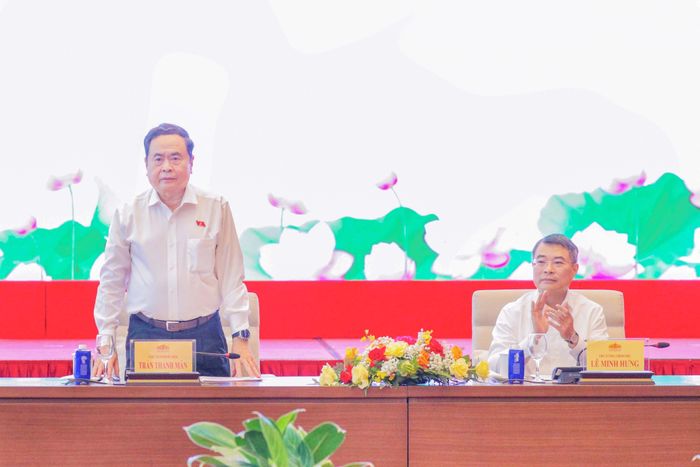 Chủ tịch Quốc hội Trần Thanh Mẫn và Thủ tướng Chính phủ Lê Minh Hưng gặp mặt Lãnh đạo cơ quan thông tấn, báo chí và phóng viên chuyên trách của các đồng chí Lãnh đạo Đảng, Nhà nước. Ảnh: Hồ Long