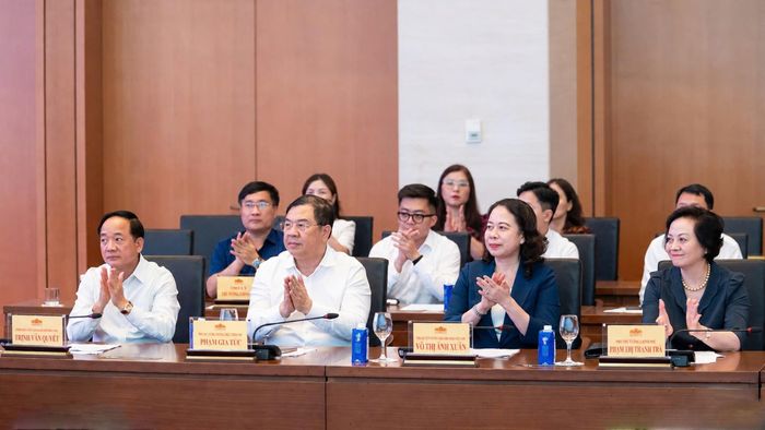 Trưởng Ban Tuyên giáo và Dân vận Trung ương Trịnh Văn Quyết, Phó Thủ tướng Thường trực Chính phủ Phạm Gia Túc, Phó Chủ tịch nước Võ Thị Ánh Xuân, Phó Thủ tướng Chính phủ Phạm Thị Thanh Trà dự cuộc gặp mặt. Ảnh: Phạm Thắng