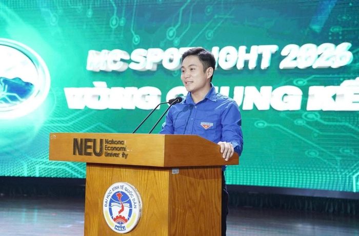 ThS. Trần Việt An (Phó Bí thư Đoàn thanh niên Đại học Kinh tế Quốc dân) nhấn mạnh MC Spotlight là cuộc thi học thuật toàn diện.