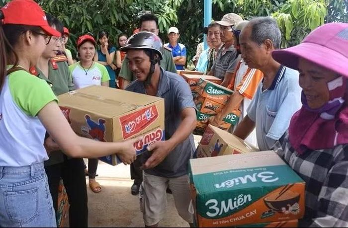 Trong khó khăn, hoạn nạn, người dân luôn được quan tâm, hỗ trợ.