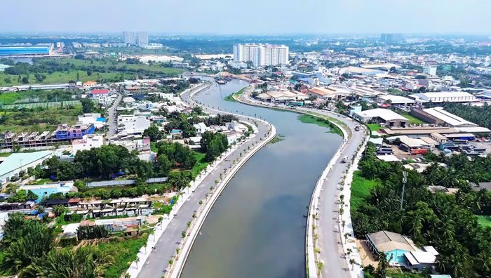 Kênh nước đen Tham Lương-Bến Cát dần trở thành dòng kênh xanh.