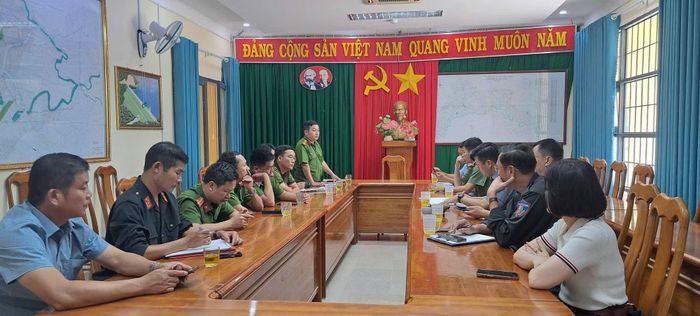 Công an cơ sở thường xuyên phối hợp với chính quyền địa phương, lực lượng Cảnh sát cơ động, bảo đảm an ninh, trật tự tại địa bàn, không để phát sinh bất ngờ.