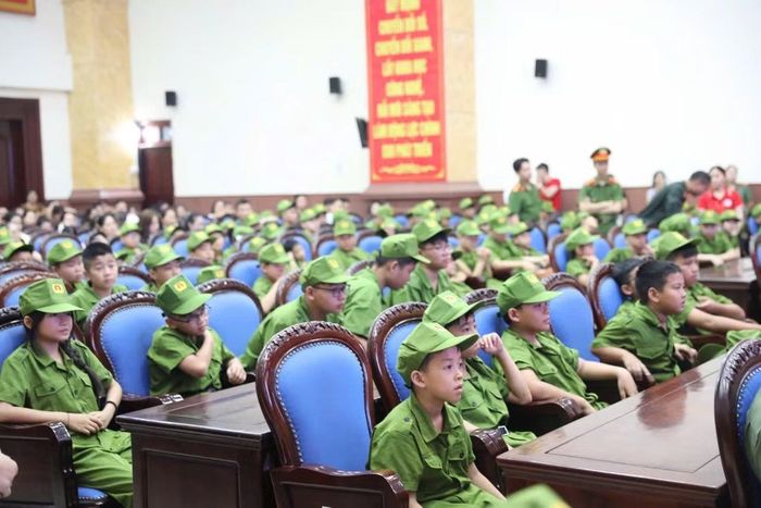 Các chiến sĩ nhí tại lễ khai giảng khóa học.