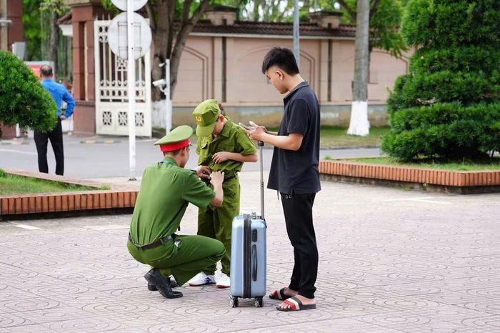 Chiến sĩ nhí háo hức khi được tham gia Trại hè "Học làm chiến sĩ Công an"