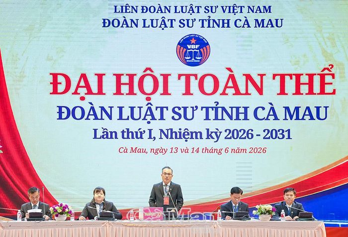 Đoàn Chủ tịch điều hành đại hội.