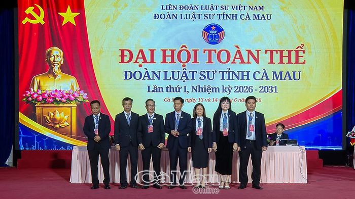 Ban Chủ nhiệm Đoàn Luật sư tỉnh Cà Mau nhiệm kỳ 2026-2031 ra mắt đại hội.