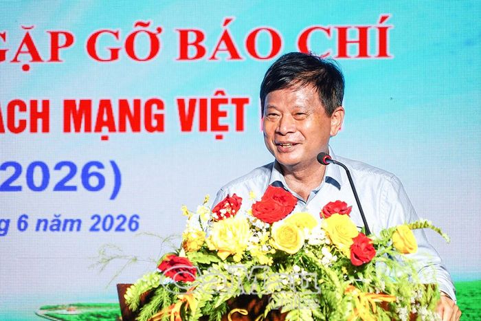 Nhà báo Trần Trọng Dũng, Phó Chủ tịch Hội Nhà báo Việt Nam phụ trách phía Nam, chia sẻ tại buổi gặp gỡ.