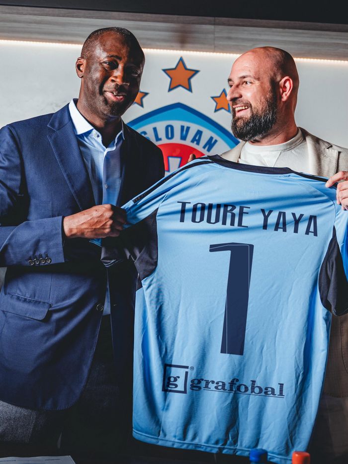 Huyền thoại Man City nhận nhiệm vụ đầu tiên trên cương vị HLV trưởng