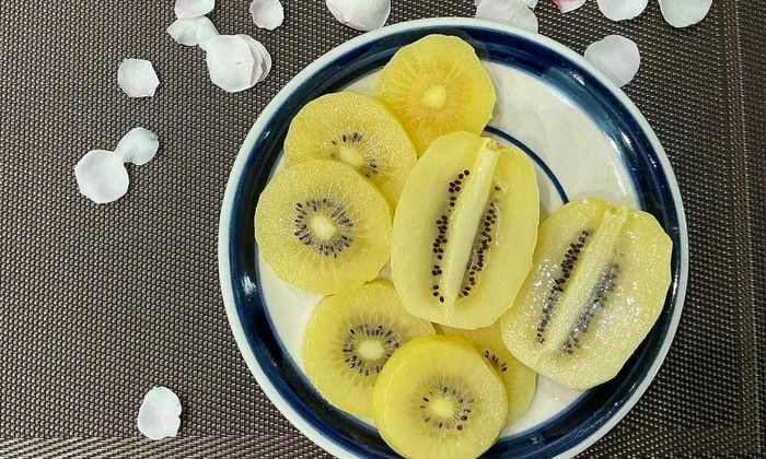 Một trái kiwi cung cấp lượng vitamin C nhiều hơn hai quả cam