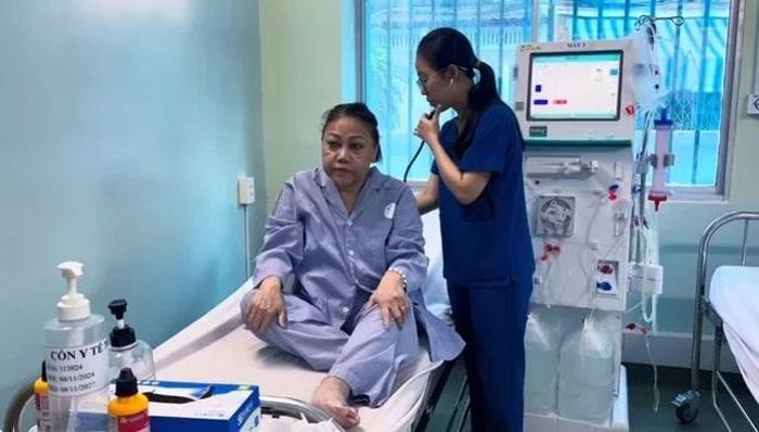 Siu Black vẫn thường xuyên đi khám tại bệnh viện.