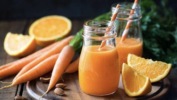 Nước ép cà rốt có chứa nhiều vitamin A cùng các dưỡng chất tốt cho da. Ảnh minh họa
