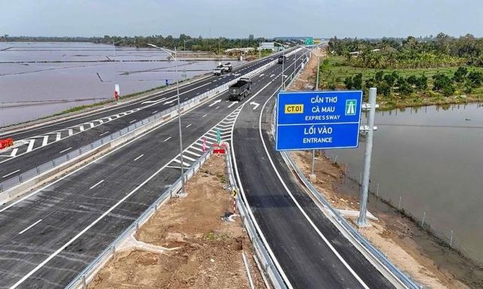 Cao tốc Bắc - Nam đoạn Cần Thơ - Hậu Giang - Cà Mau. Ảnh: TTXVN
