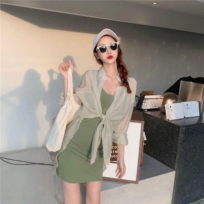 Mũ và kính râm đóng vai trò quan trọng trong việc chống nắng và bảo vệ sức khỏe
