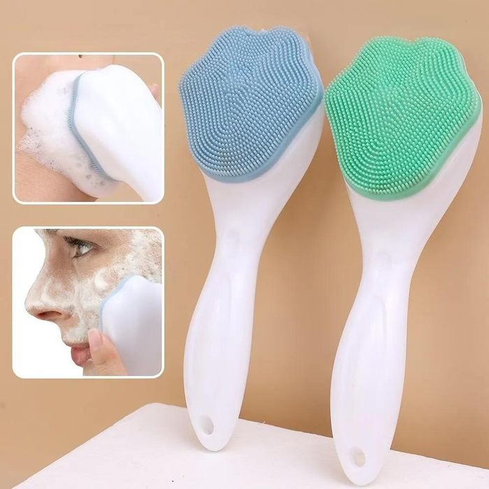 Dùng cọ rửa mặt không đúng cách có thể khiến da bị khô, đỏ hoặc kích ứng
