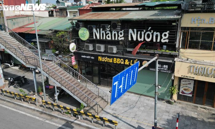 Liên quan công tác giải phóng mặt bằng, đến nay đã có 5 hộ dân được phê duyệt phương án bồi thường với tổng diện tích thu hồi 146,48 m². Trong số này, 4 hộ đã nhận tiền và bàn giao mặt bằng với diện tích 119,79 m²; còn một hộ chưa nhận tiền bồi thường, hỗ trợ và chưa bàn giao phần diện tích 26,69 m².