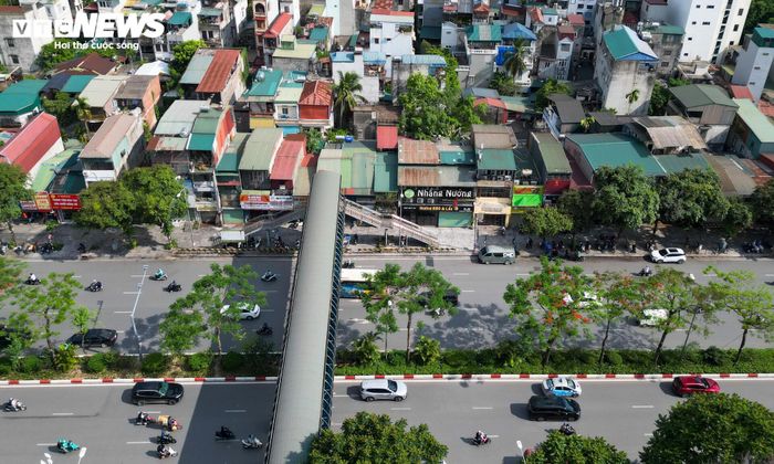 Mỗi tầng hầm có diện tích khoảng 5.673 m², tổng diện tích sàn ngầm hơn 17.000 m². Sau khi đưa vào khai thác, bãi đỗ xe dự kiến đáp ứng nhu cầu đỗ xe cho trên 1.000 phương tiện.