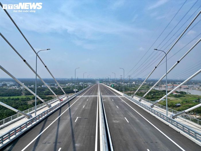 Dự án cầu Bình Khánh có tổng mức đầu tư hơn 3.700 tỷ đồng, sử dụng nguồn vốn ODA của Chính phủ Nhật Bản, do các nhà thầu và đơn vị tư vấn Nhật Bản thực hiện.