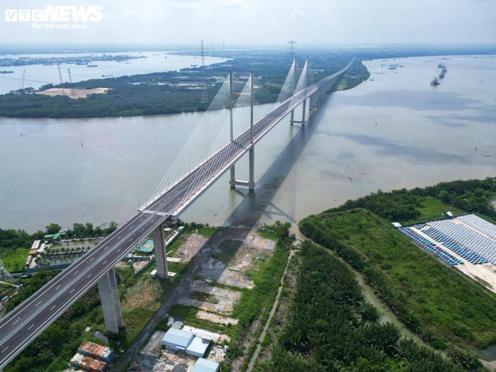 Đến nay, khoảng 55 km của toàn tuyến được hoàn thành. Tuy nhiên, không chỉ cầu Bình Khánh, một số đoạn tuyến phía địa phận Đồng Nai cũng chưa thể khai thác do thiếu kết nối đồng bộ với các hạng mục còn lại.