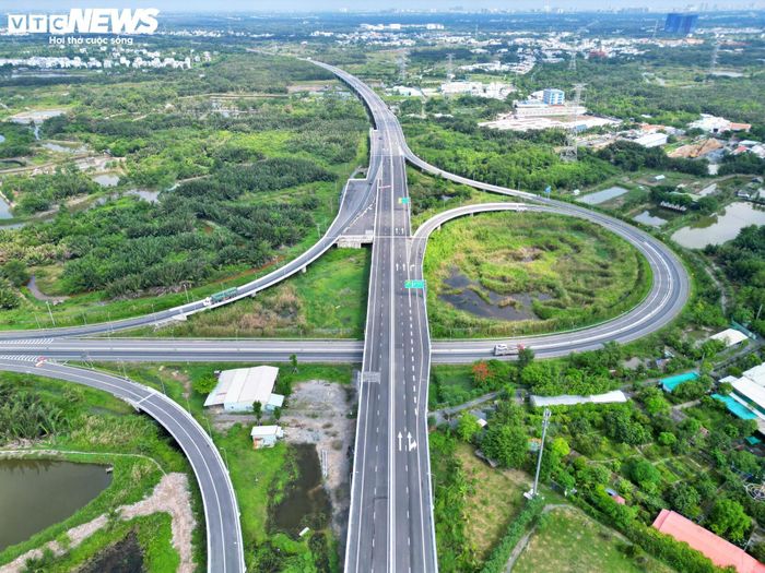 Khi toàn bộ tuyến cao tốc Bến Lức - Long Thành hoàn thành và đưa vào sử dụng, cầu Bình Khánh được kỳ vọng sẽ phát huy vai trò kết nối giao thông liên vùng giữa Đông Nam Bộ và Đồng bằng sông Cửu Long, góp phần giảm áp lực cho hệ thống giao thông TP.HCM và tạo động lực phát triển kinh tế - xã hội khu vực phía Nam.